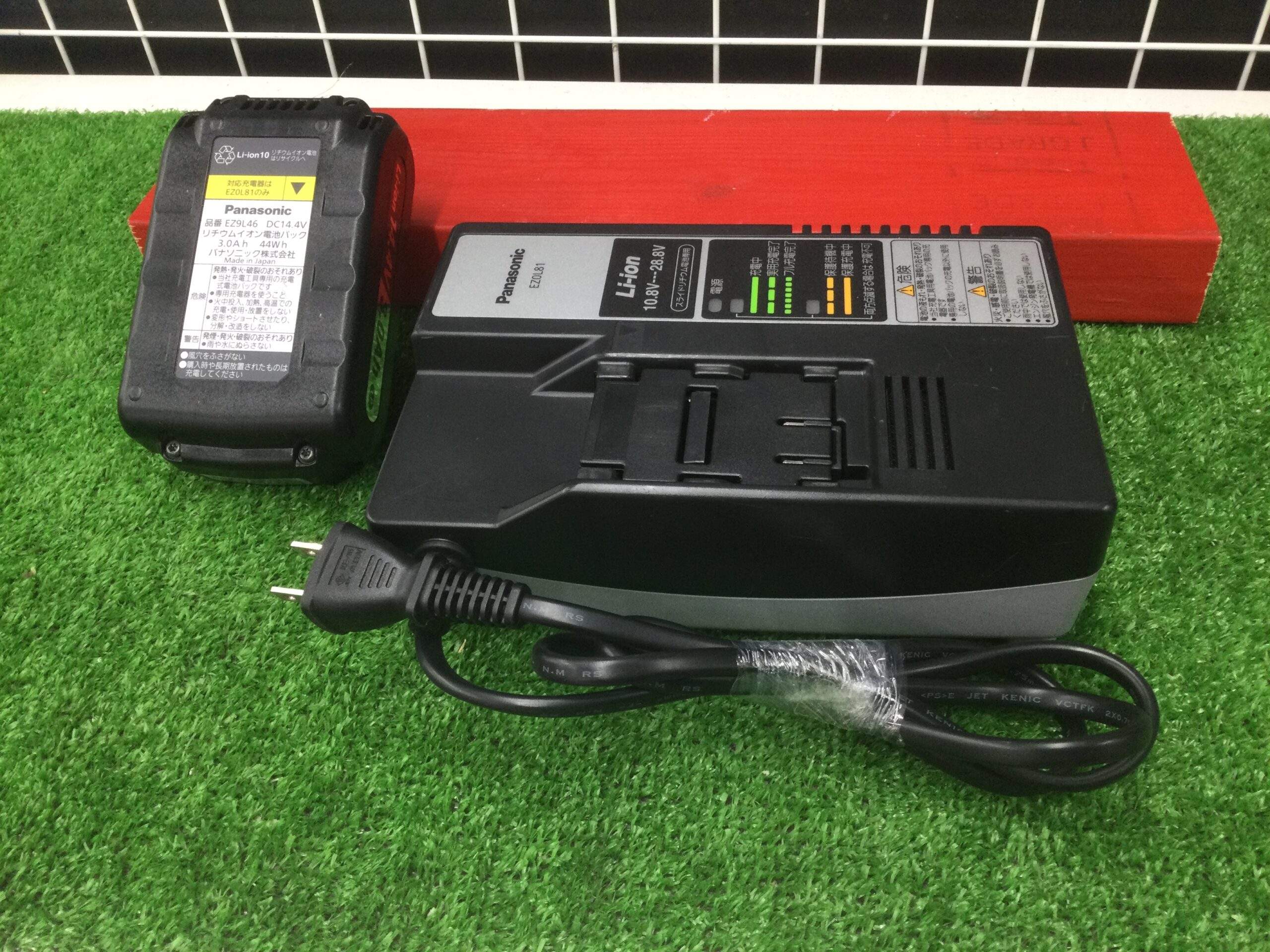 EZ0L81 最新型充電器 パナソニック バッテリ－チャージャー松下